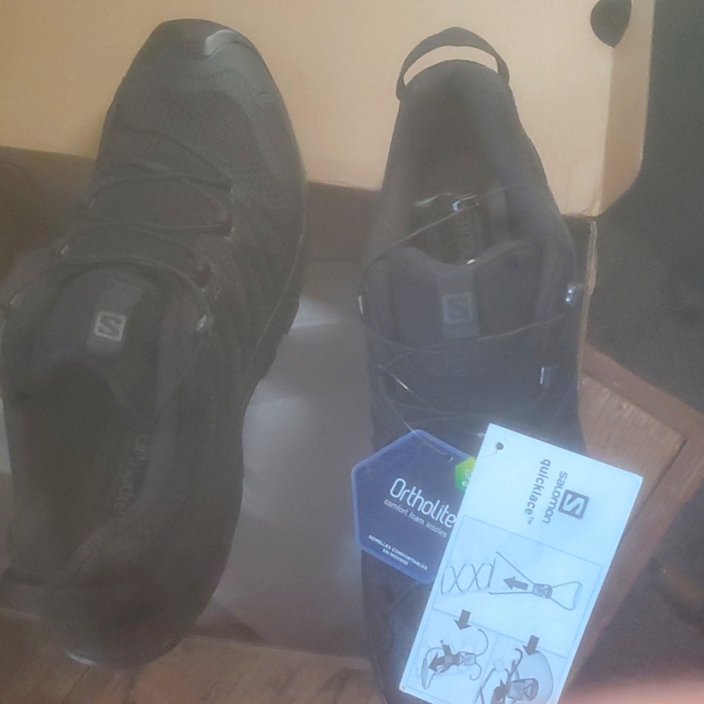 Salomon size 9 black